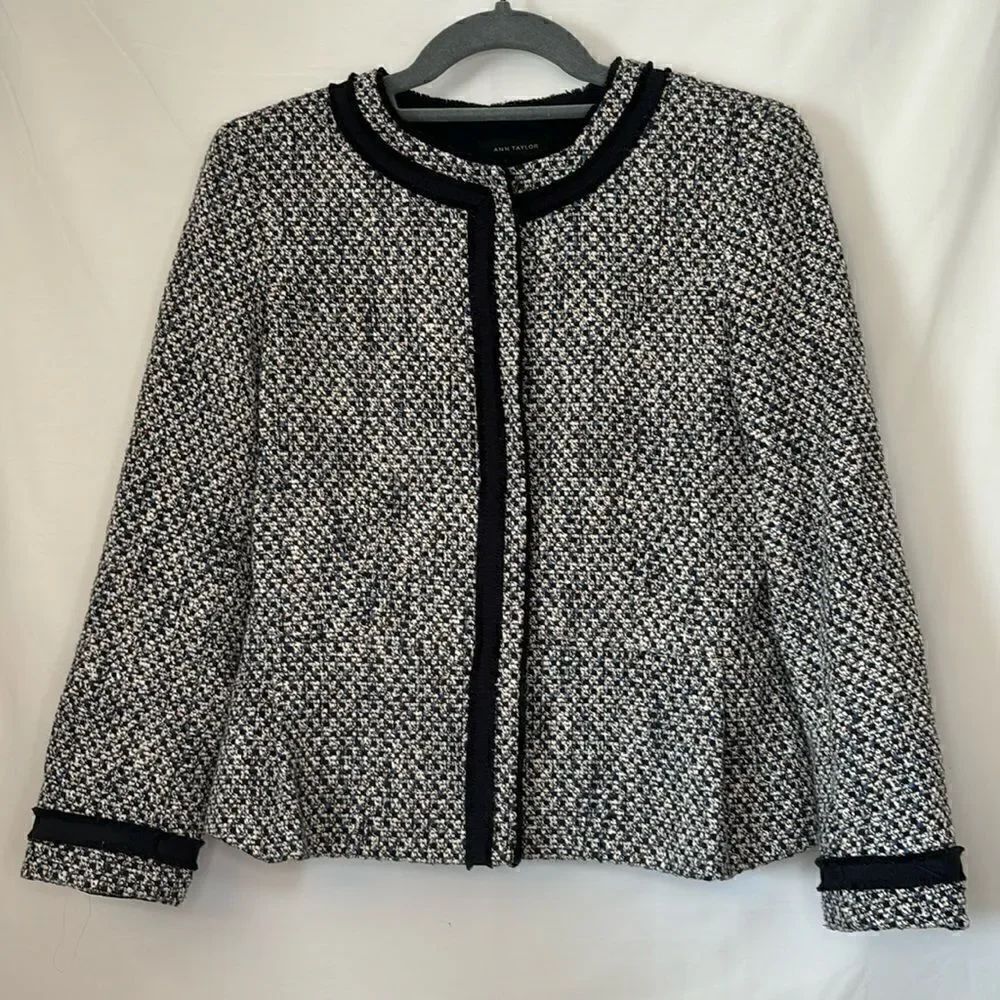 Ann Taylor EUC navy blue/white/red woven lined suit jacket Size 4 T